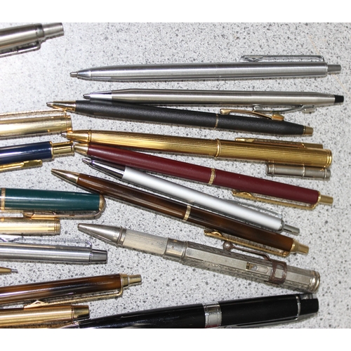 1626 - Qty of vintage and later propelling pencils and ballpoint pens to inc Parker etc