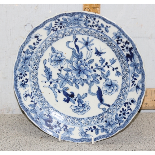 1639 - Late 18th/early 19th century blue and white Chinese ceramic plate with floral and diamond pattern de... 