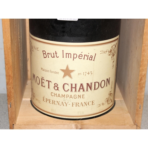 1643 - Moët & Chandon Salmanazar Brut NV Champagne 900cl (9 litre) in original wooden display box