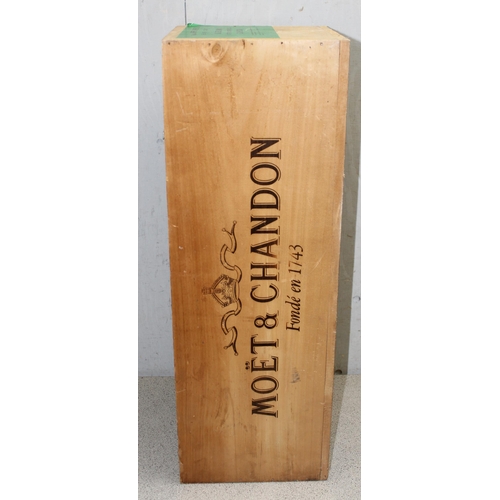 1643 - Moët & Chandon Salmanazar Brut NV Champagne 900cl (9 litre) in original wooden display box