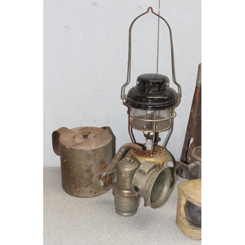 1801 - Mixed metalware to include 2 tilly lamps and vintage bike lamps