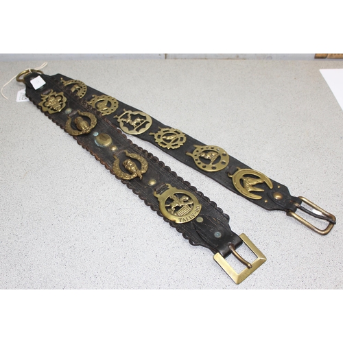 1803 - Qty of vintage horse brasses on leather straps