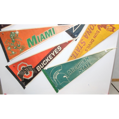 732 - Qty of vintage American sports wall pennant flags, mainly Baseball and American Football