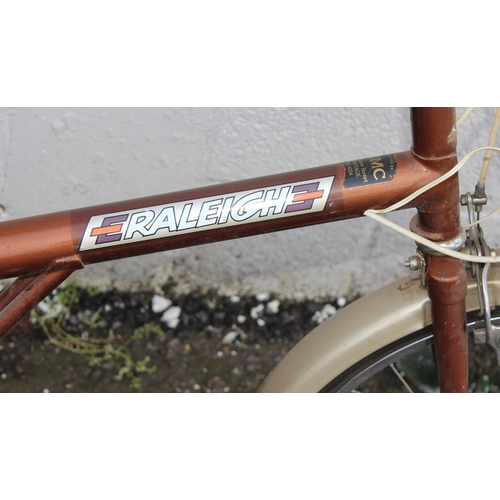 735 - Vintage Raleigh Shopper bicycle