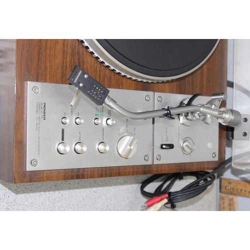 761 - Pioneer Quartz-PLL direct drive full automatic turntable model PL-570