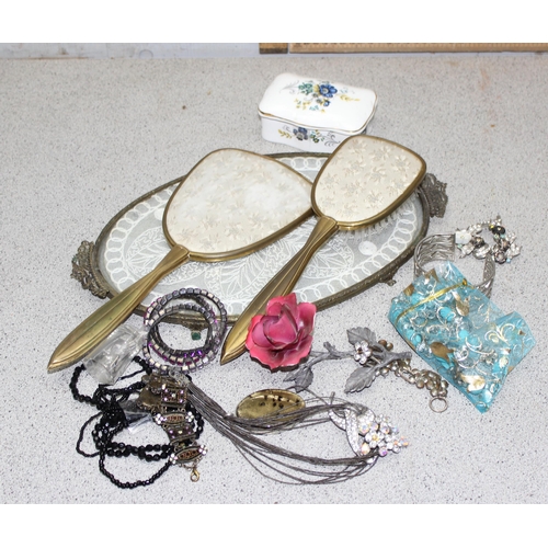 1127A - Qty of dressing table items and costume jewellery and Ladies and Gents watches