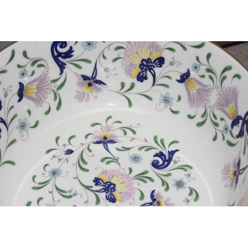 1617A - Coalport salad/fruit bowl in the Pageant pattern, approx 26cm diameter, and a Coalport Country Ware ... 