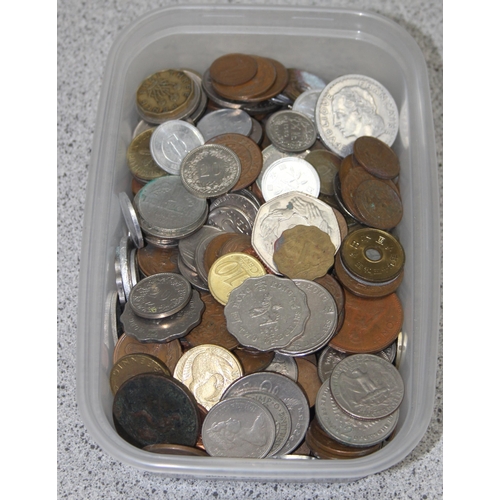 1250 - Qty of assorted mixed world and British coins, approx 1.5kg gross