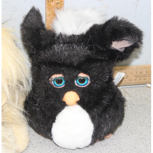 1517 - Assorted vintage cuddly soft toys, mostly battery operated in some way, to incl Furby