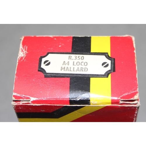 1528 - Hornby Railways OO gauge scale model in box of a B.R. Class A4 4-6-2 'Mallard' locomotive train engi... 