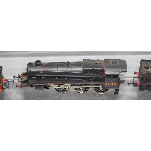 1532 - Boxed Grafar OO gauge model locomotive, and others unboxed to incl Flying Scotsman