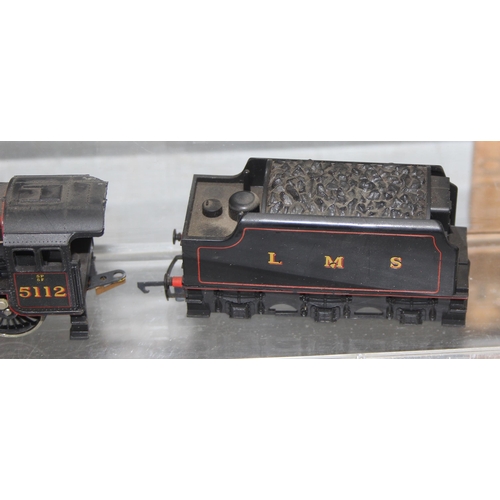 1532 - Boxed Grafar OO gauge model locomotive, and others unboxed to incl Flying Scotsman