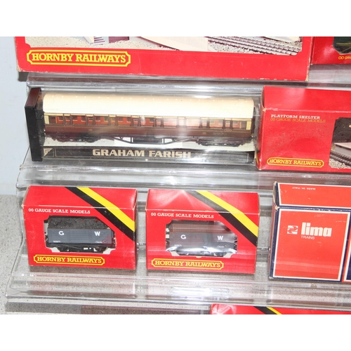 1537 - Boxed Hornby, Lima, Graham Farish train carriages, tenders, railway scenery etc