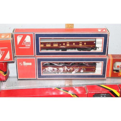 1537 - Boxed Hornby, Lima, Graham Farish train carriages, tenders, railway scenery etc