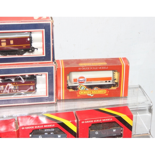 1537 - Boxed Hornby, Lima, Graham Farish train carriages, tenders, railway scenery etc