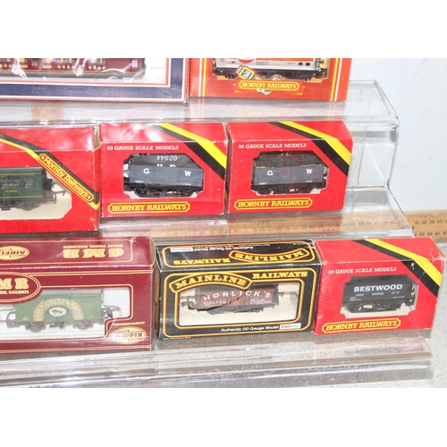 1537 - Boxed Hornby, Lima, Graham Farish train carriages, tenders, railway scenery etc