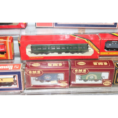 1537 - Boxed Hornby, Lima, Graham Farish train carriages, tenders, railway scenery etc