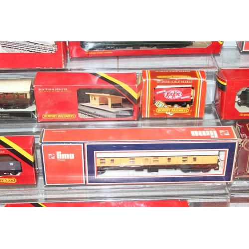 1537 - Boxed Hornby, Lima, Graham Farish train carriages, tenders, railway scenery etc