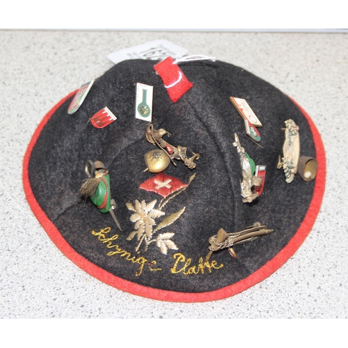 1629 - Vintage Jamboree cap with a selection of badges