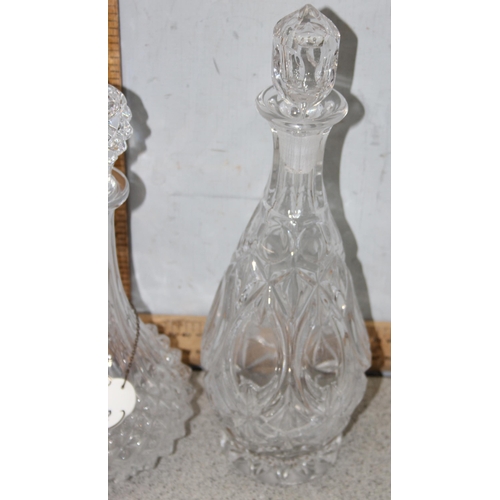 1754 - 5 vintage crystal decanters with stoppers, with 2 decanter labels