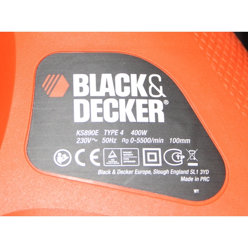 837 - Black & Decker electric saw in case, seemingly unused