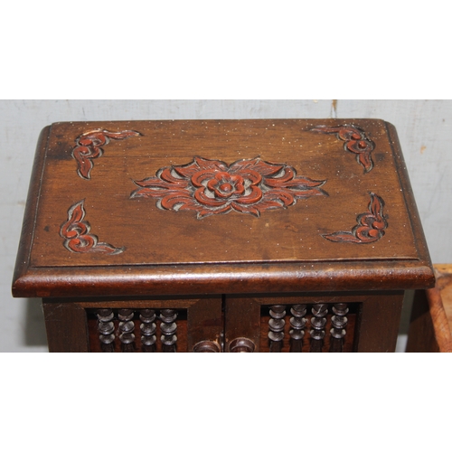 279 - Small wooden four drawer table top jewellery/trinket cabinet with lined drawers, approx 24cm x 21cm,... 