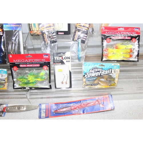 724 - Medium to large fishing lures/rigs all with hooks