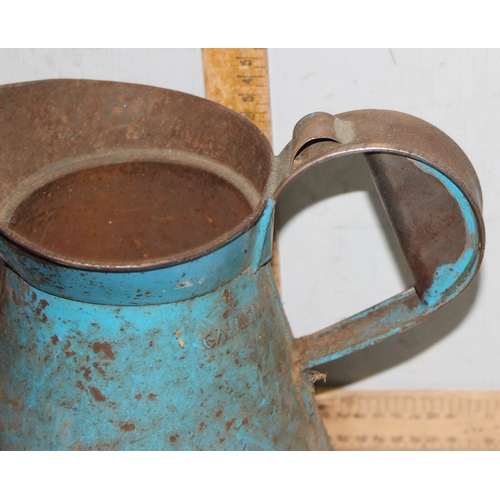 840 - 5 vintage metal oil pouring jugs