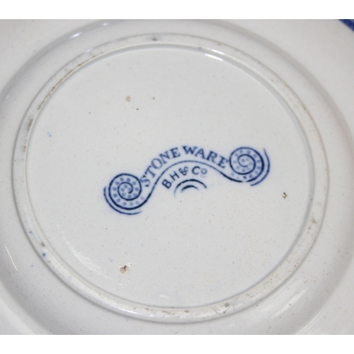 1775 - Large qty of Old Willow pattern blue and white plates, and a qty of collectors plates to incl Spode ... 