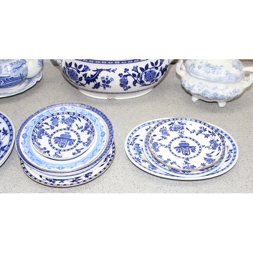 1789 - Qty of blue and white china to incl tureen and meat plates, mostly Minton Delft