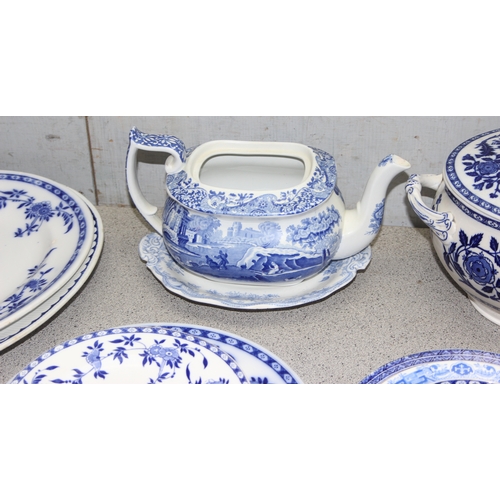 1789 - Qty of blue and white china to incl tureen and meat plates, mostly Minton Delft