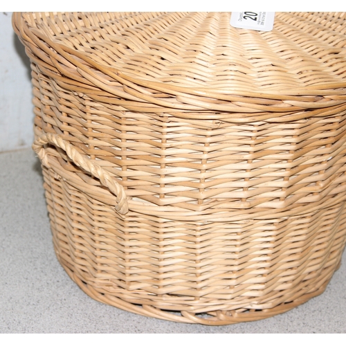 207 - Round wicker basket with lid (approx 26cm tall, 37cm diameter), containing an assortment of knitting... 