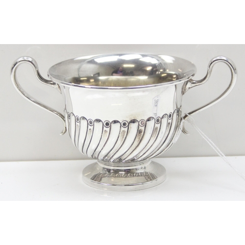 1003 - A George V period silver sugar bowl with fluted design, Sheffield 1924 by Atkin Brothers, approx 243... 