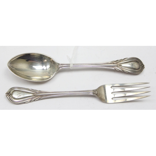 1042 - An Edwardian boxed silver spoon and fork set, Sheffield 1905 by Joseph Rodgers, silver weight approx... 