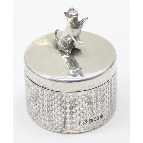 1045 - A vintage silver trinket box with cat finial, marked for Birmingham 1942 by Bert Gordon, approx 67.3... 