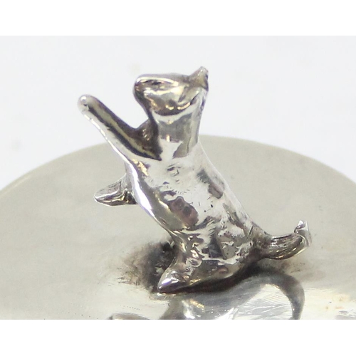 1045 - A vintage silver trinket box with cat finial, marked for Birmingham 1942 by Bert Gordon, approx 67.3... 