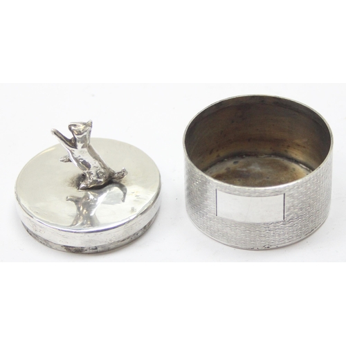 1045 - A vintage silver trinket box with cat finial, marked for Birmingham 1942 by Bert Gordon, approx 67.3... 