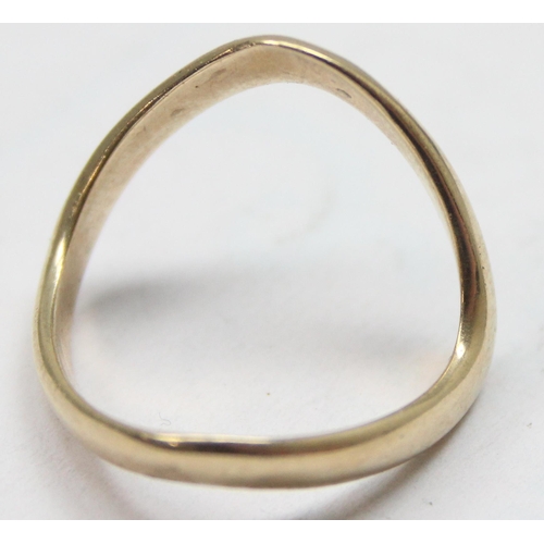 1105 - An unusual retro 9ct gold double wishbone ring, Birmingham 1967, approx size R, approx 3.81g gross