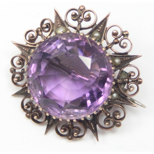 1110 - A German 8ct gold (.333) brooch set with large purple stone and a similar 8ct gold and filigree pend... 