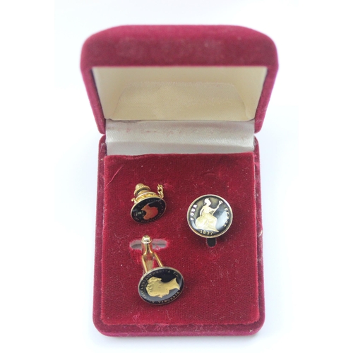 1124 - A pair of cufflinks and a tie clip made from 3 Victorian silver groat (4d) coins on gold plated moun... 