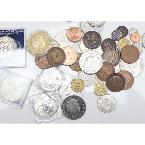 1258 - Qty of assorted coins to inc 5 £5 coins and a £2 coin, 1921 silver shilling etc