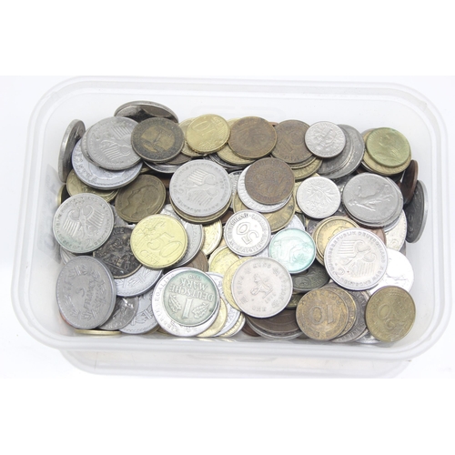 1260 - Qty of assorted mixed world and British coins to inc a boxed £5 coin, approx 1.3kg gross