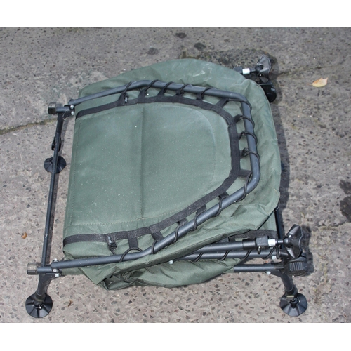 749A - Collapsible fishing bed