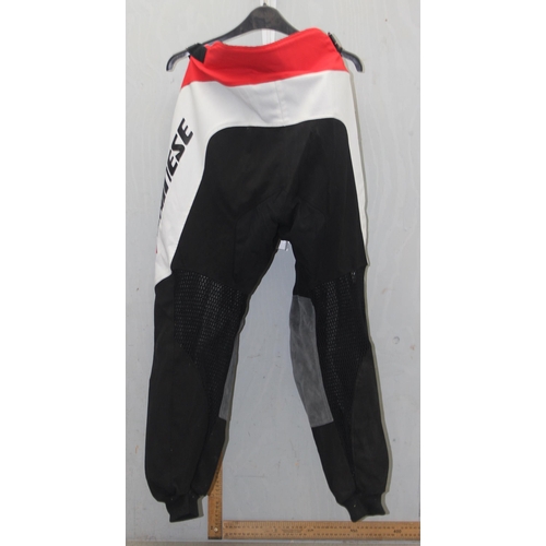 749B - Dainesse black/red/white XXL roar evo pants with tags