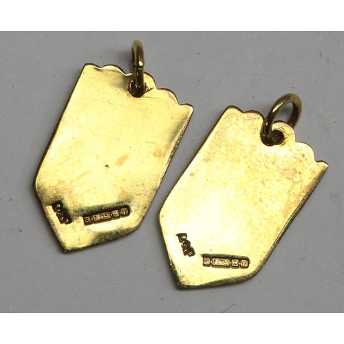 1130 - 4 vintage 9ct gold and enamel charms for Camberley, 2 with original packaging, approx 7.99g gross in... 