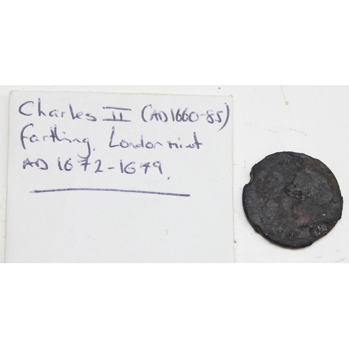 1273 - A small qty of assorted mixed world and British coins along with 2 metal detecting finds to inc a Ch... 