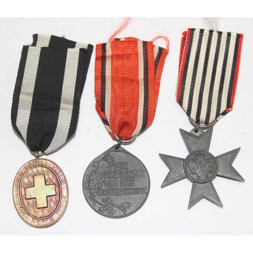 1445 - 3 WW1 period medals to inc a Prussian Red Cross medal 3rd class, a War Aid merit cross and a Bavaria... 