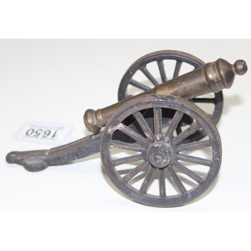 1650 - A miniature vintage brass and iron model of a canon on wheels, approx 20cm wide