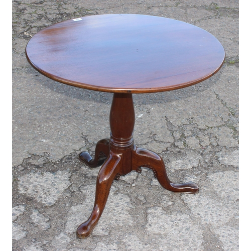 68 - A Georgian tilt top mahogany table with tripod base and pad feet, approx 79cm wide x 79cm deep x 72c... 