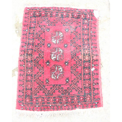 203 - 3 assorted small vintage rugs, the largest approx 110cm x 65cm